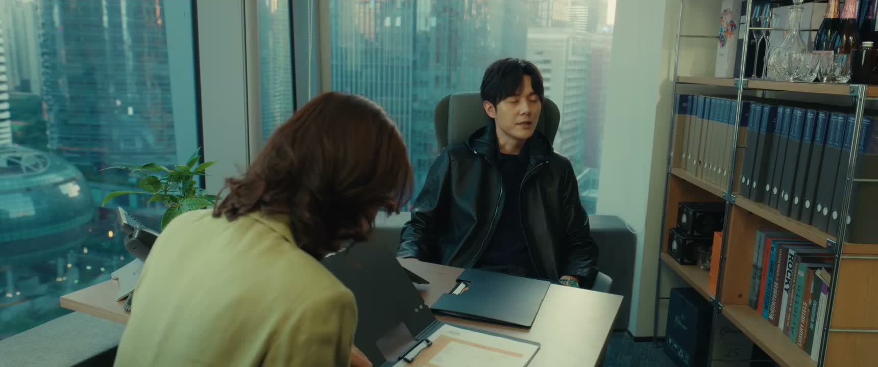 我今天晚上在蚕茧约了个局 他也会来