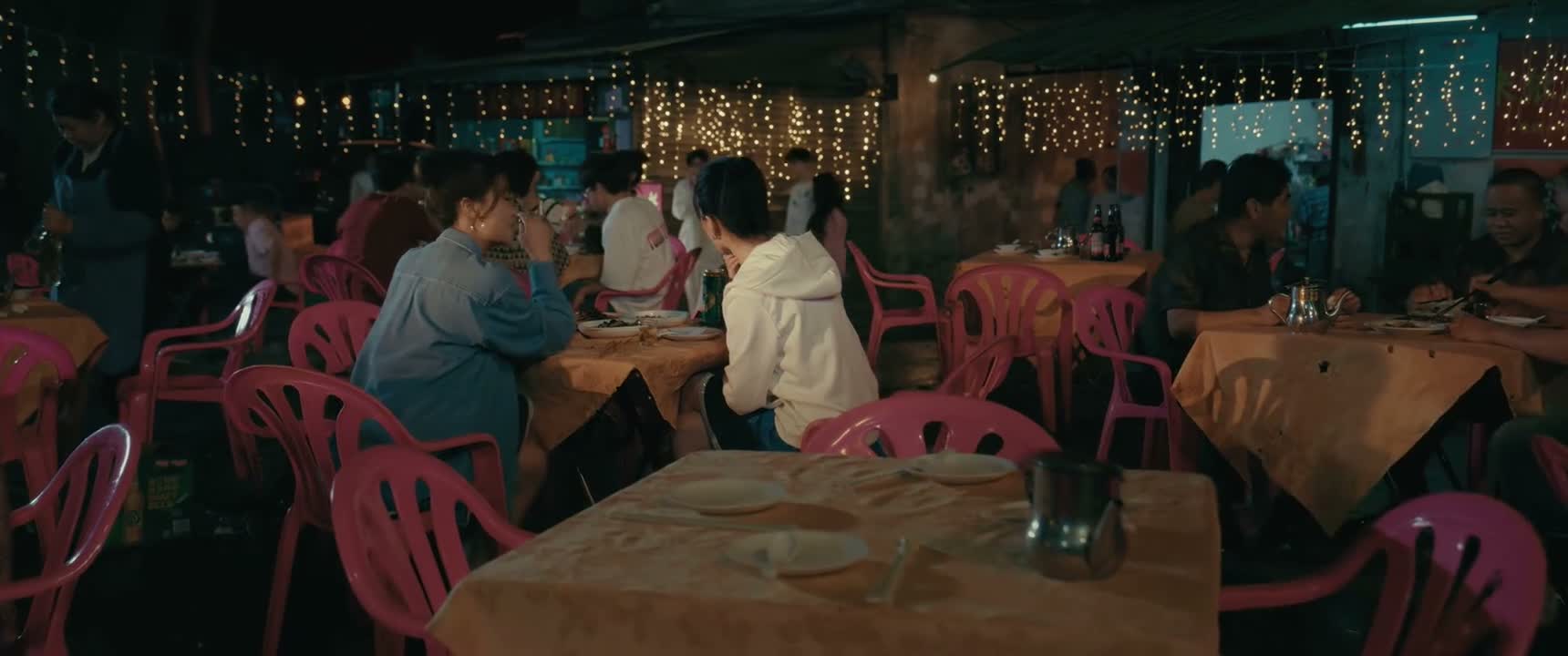我想到刚刚那个 威尔逊那女人的脸了 你看到没有