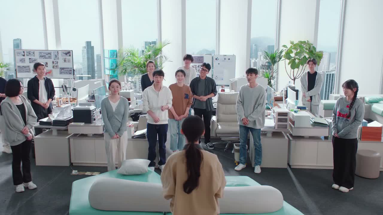 对对对 比我原来自己租的还大 那你们先工作吧