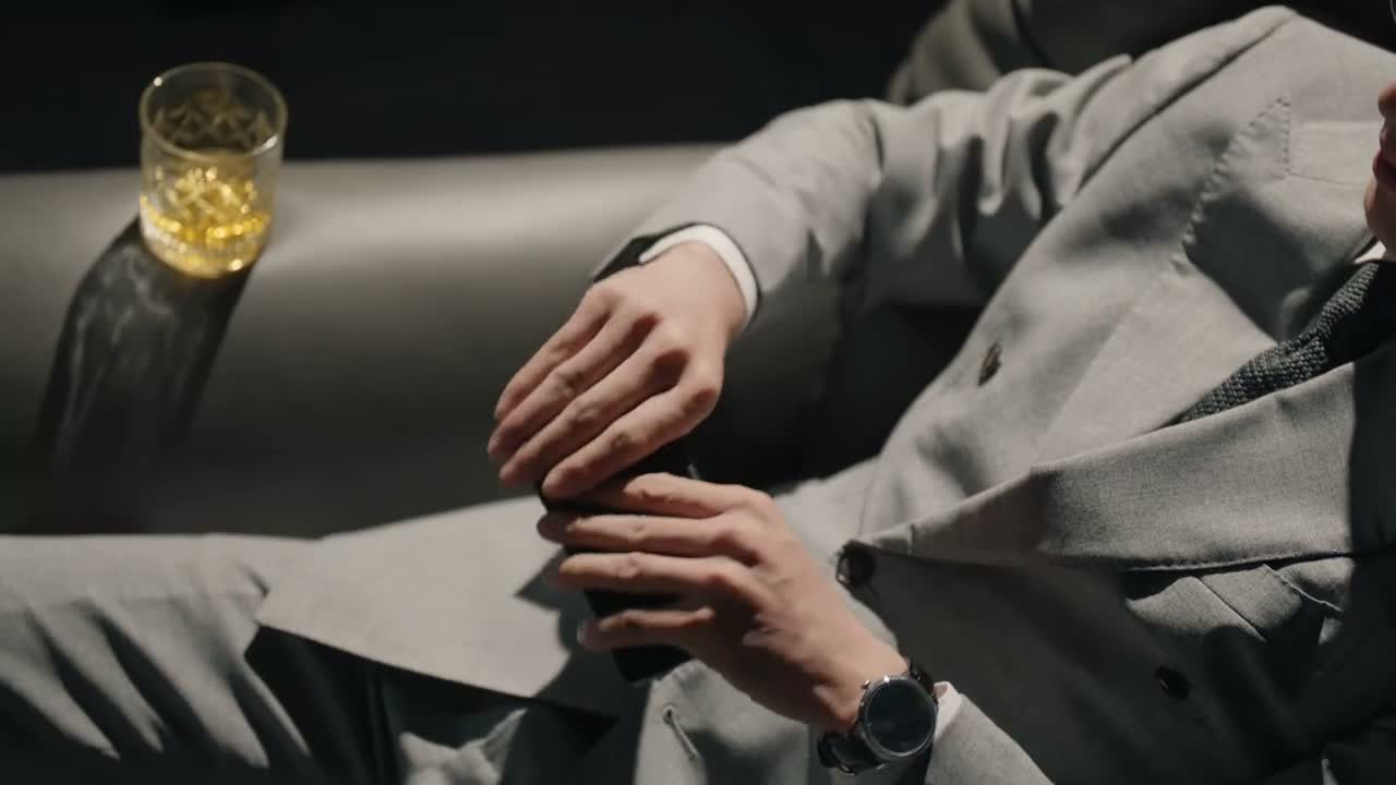 你是不是以为没人管你了