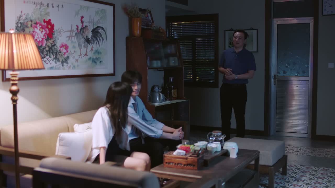 我哪比得上你爸呀