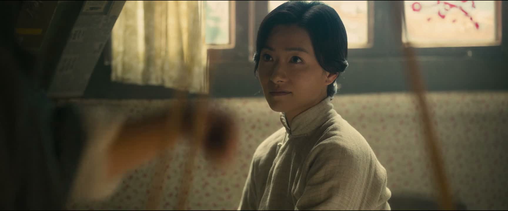 把那小狐狸精赶走 让她滚蛋