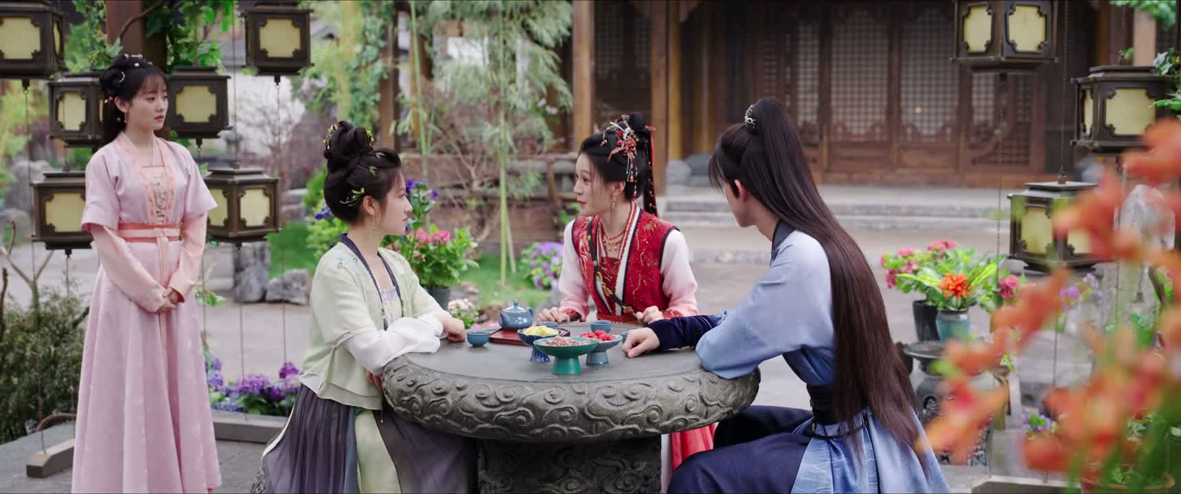 要不然你搬来和我一起住吧