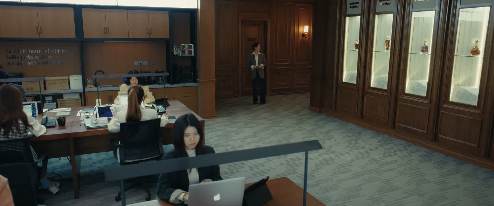 敢情民脂民膏都是这么花的呀