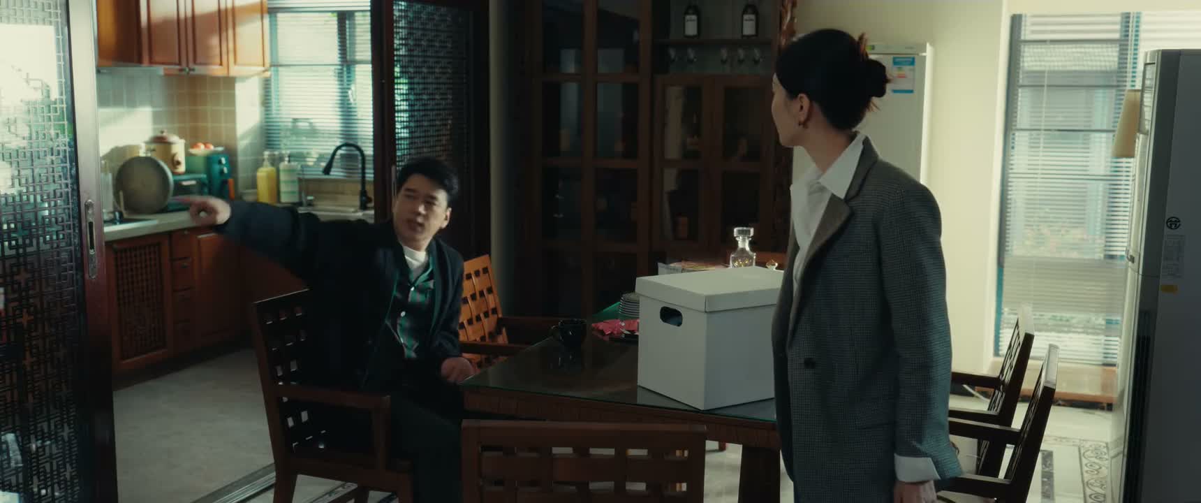 每天在夜店卿卿我我 亲昵的多少个