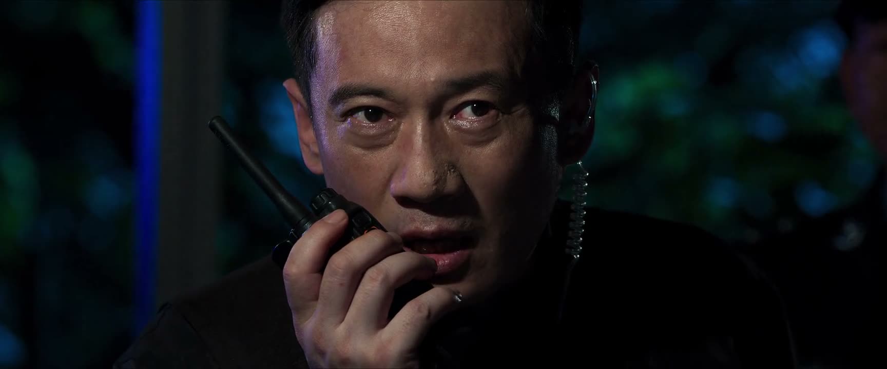 从监控上转移开