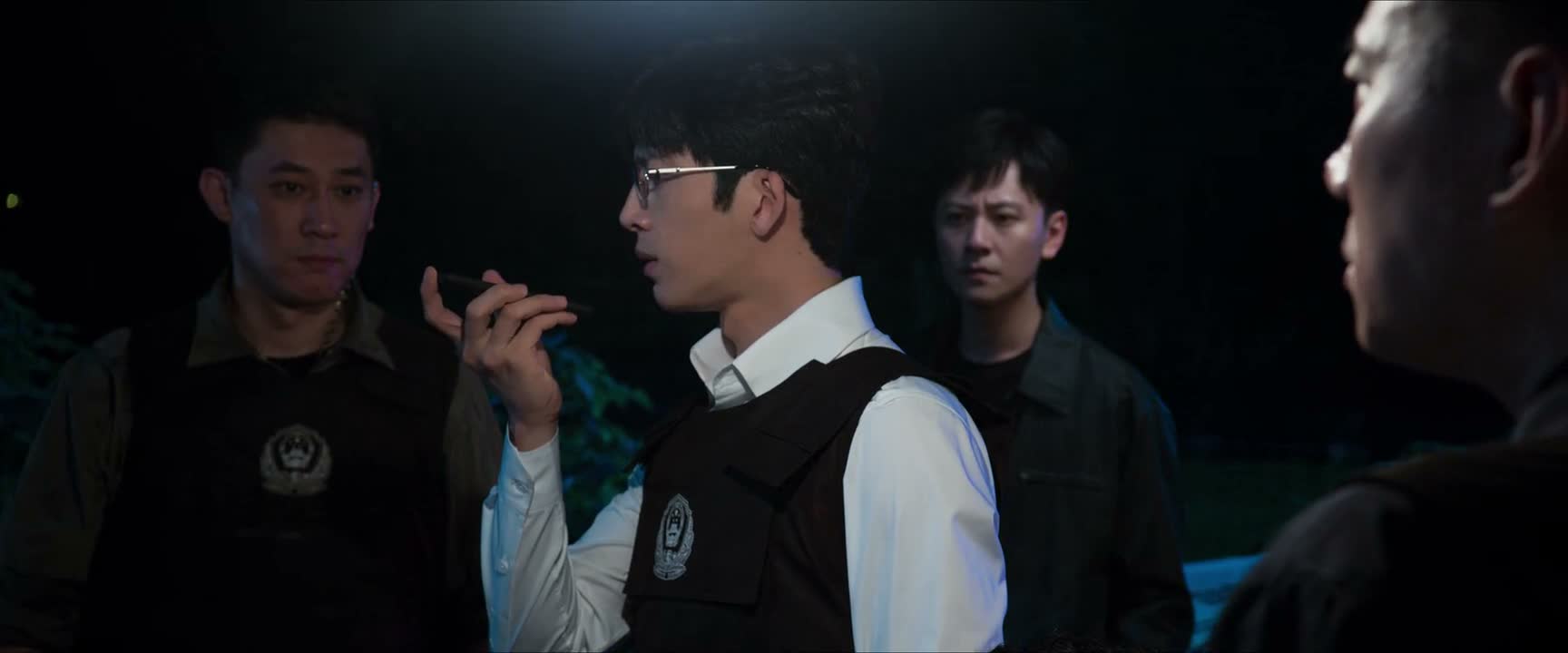 滚 别碰我