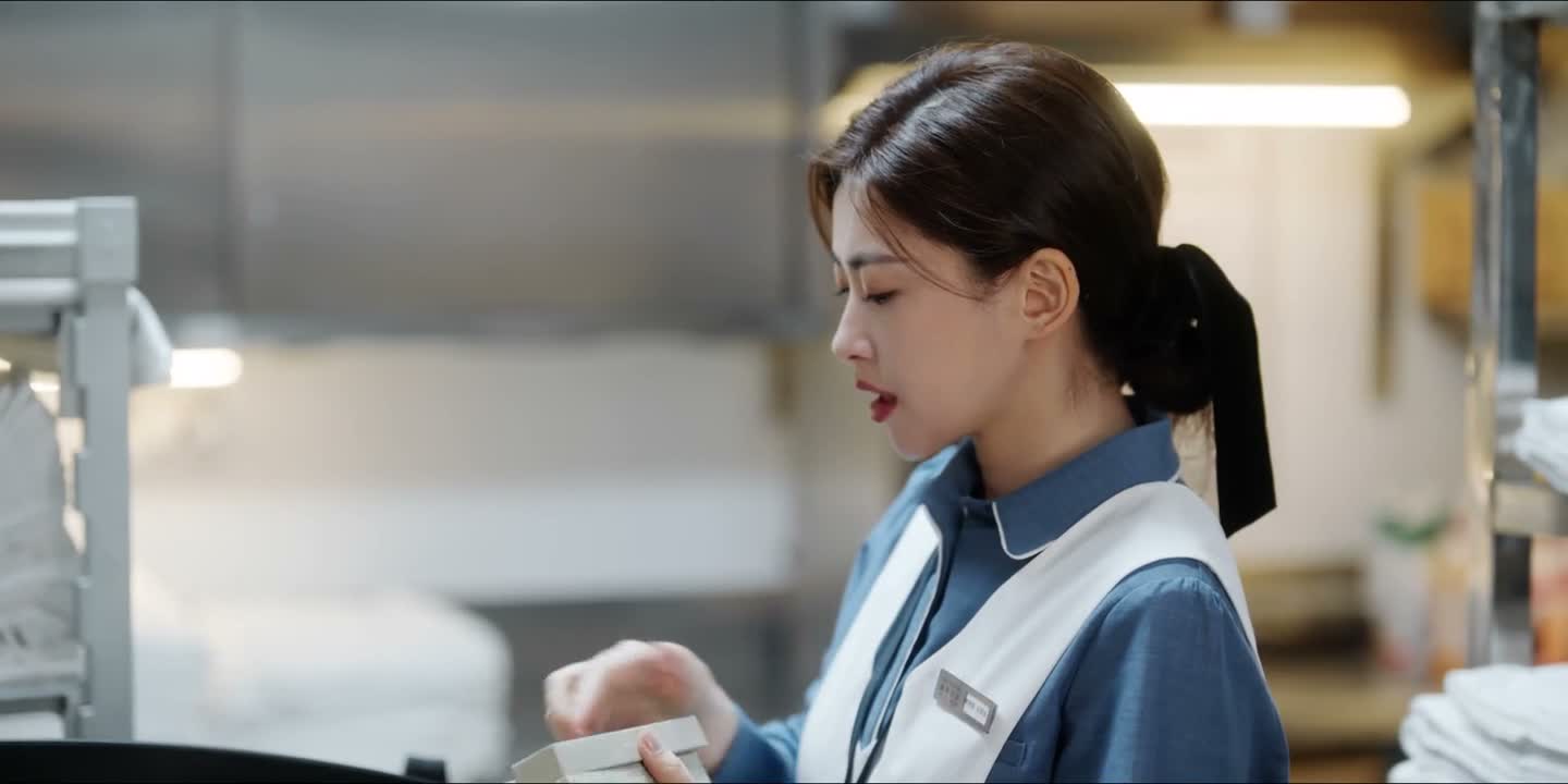 好像受了什么打击似的