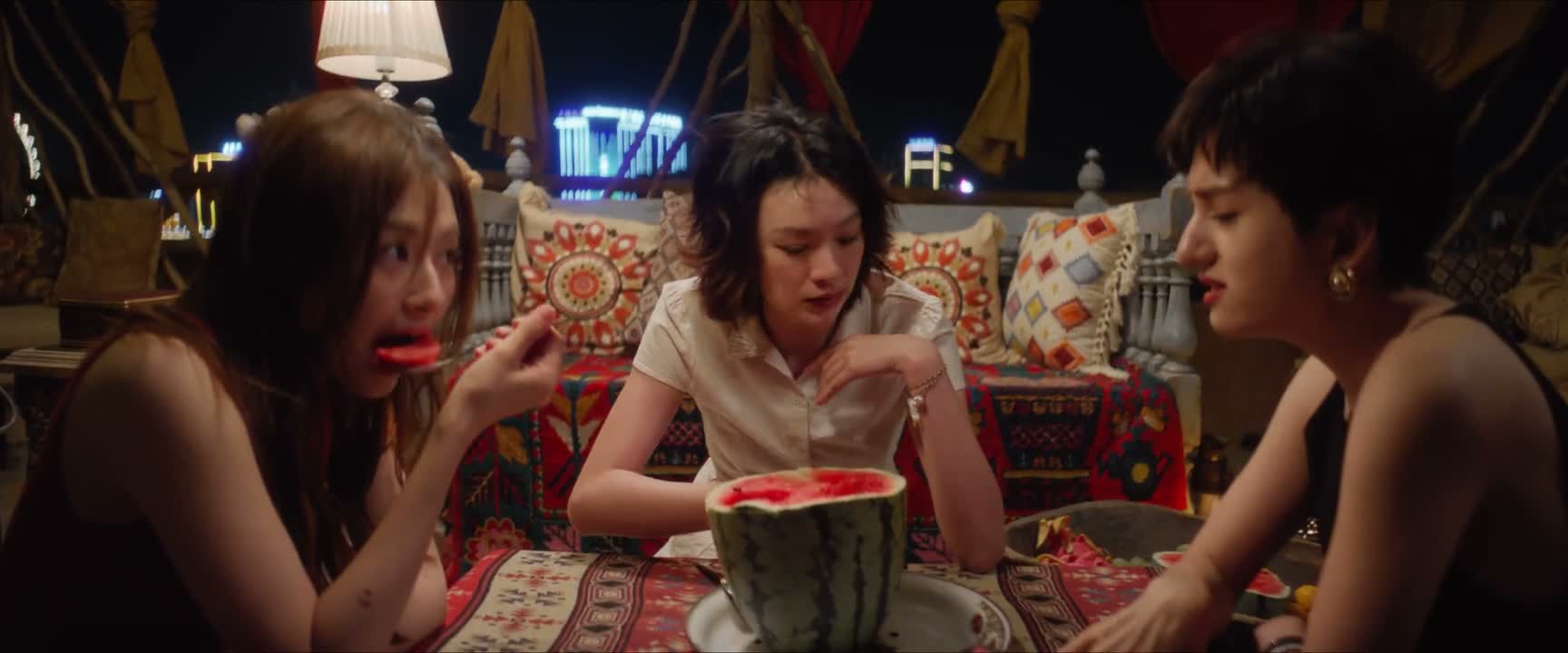 爱跟谁看电影 就看呗