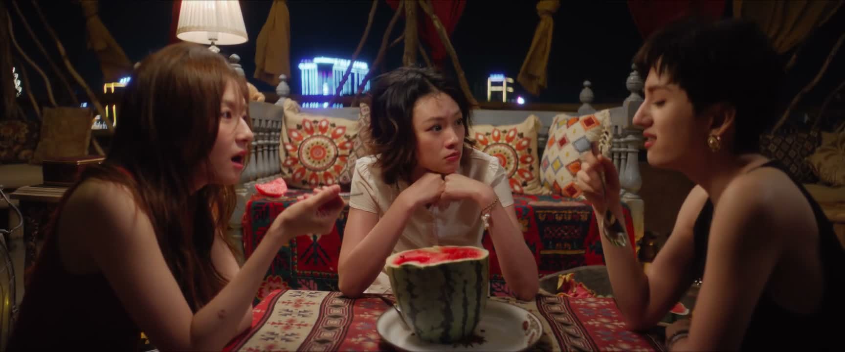 他现在恢复单身了