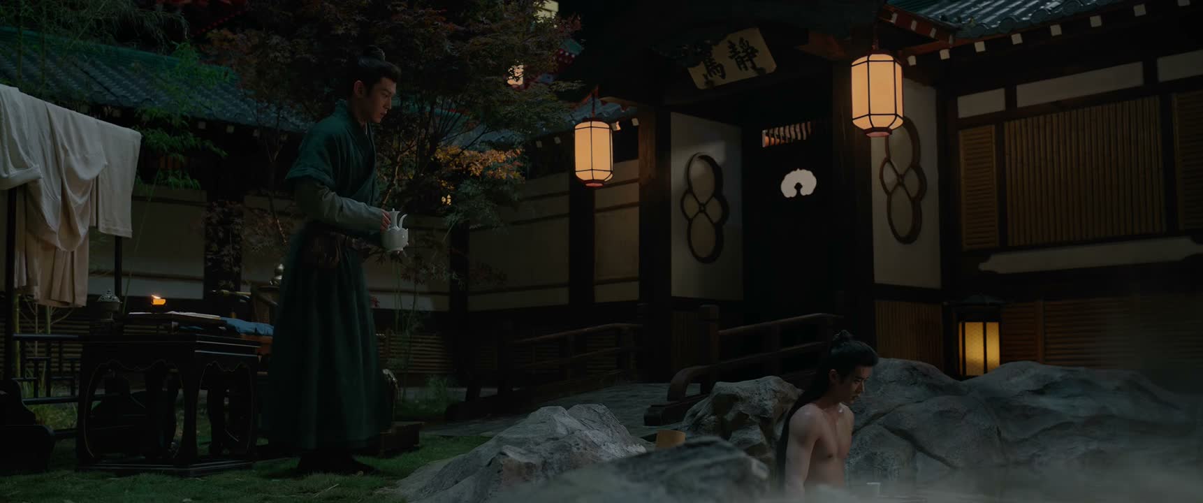 殿下 没酒了 我再去拿一壶