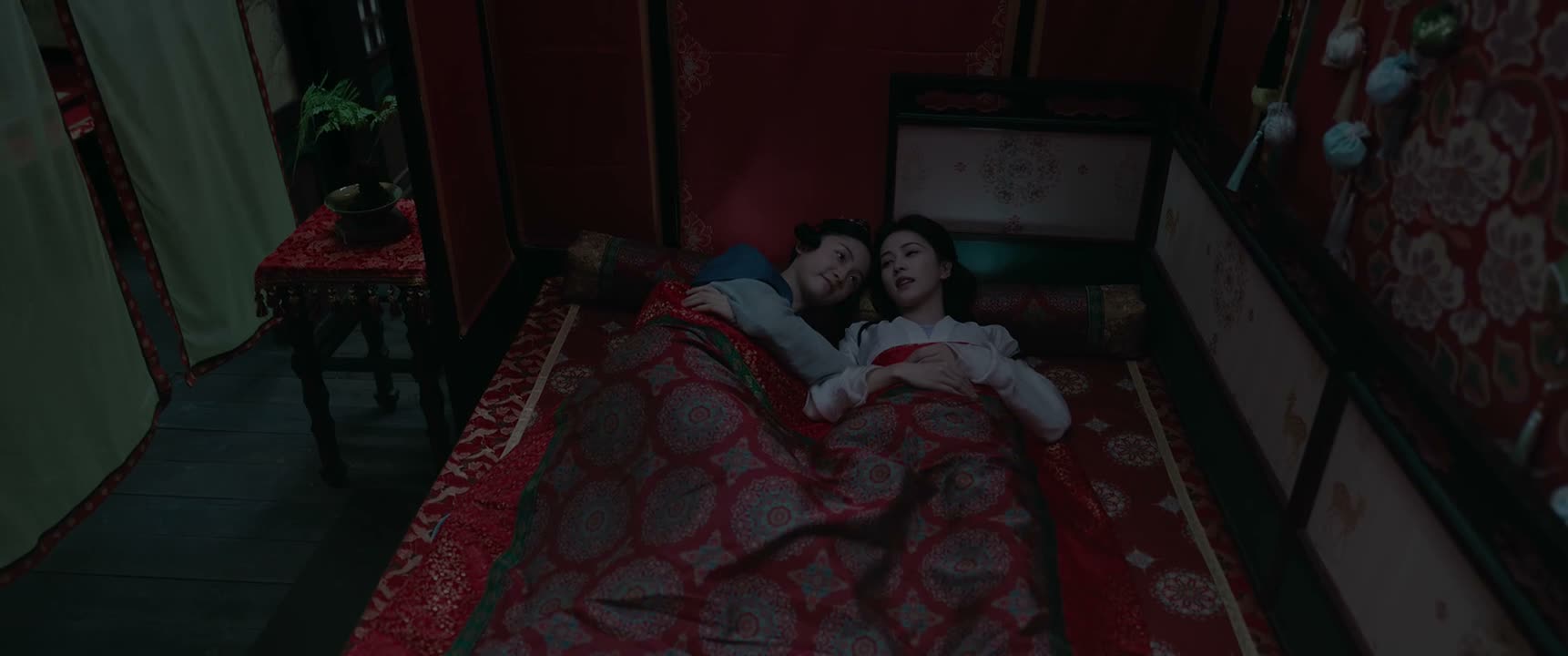 两个人挤一挤 就不怕了吧