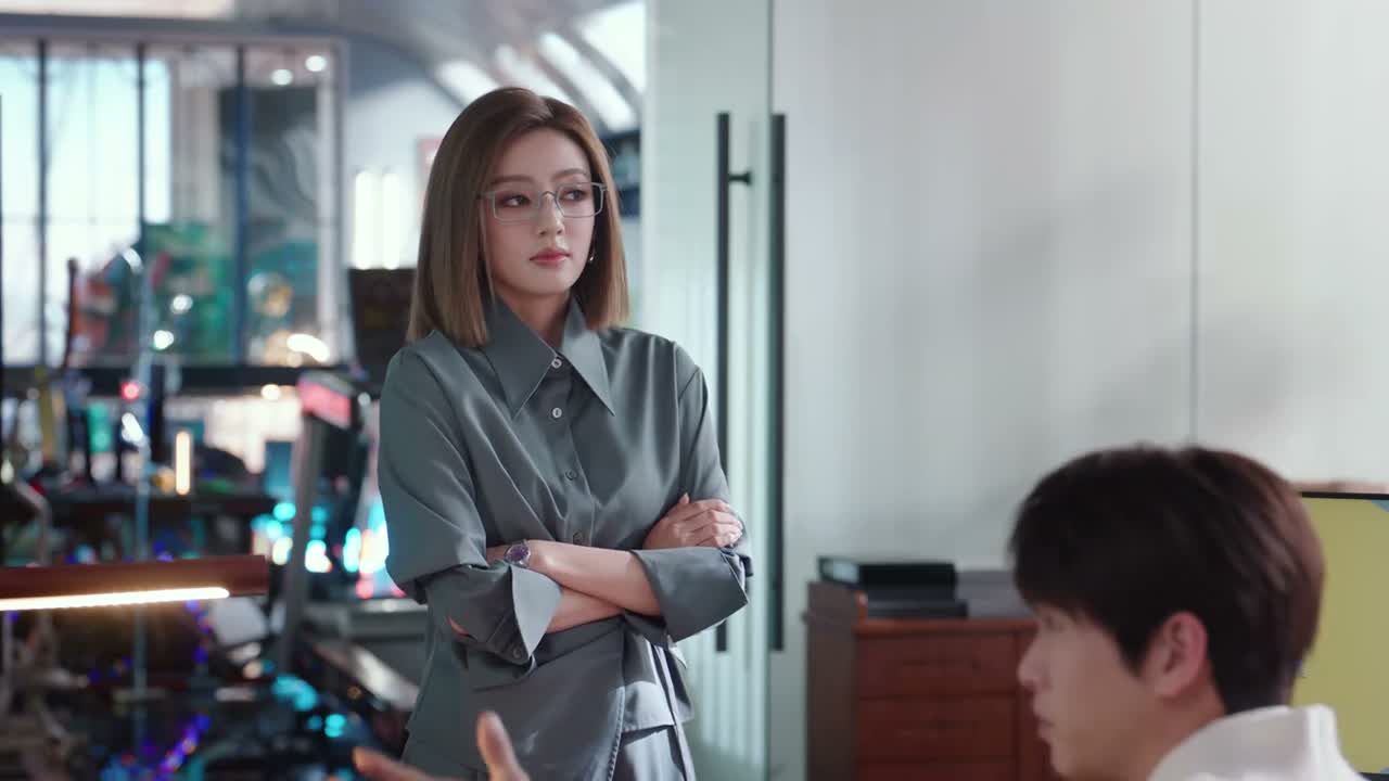 你看看现在我们腾达这么多人 这分开坐