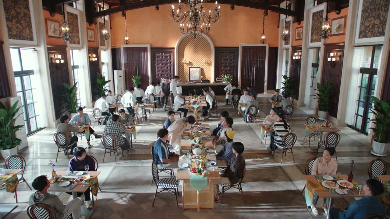 我就以茶代酒 敬大家一杯 今天呢