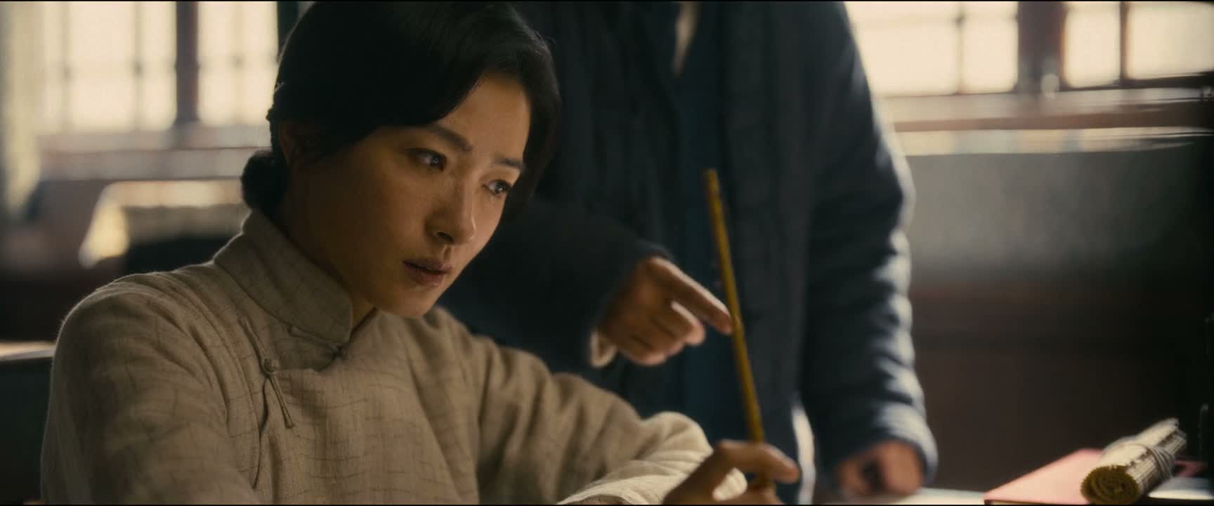 那都是有钱的小姐 少爷家 他们闲得没事干