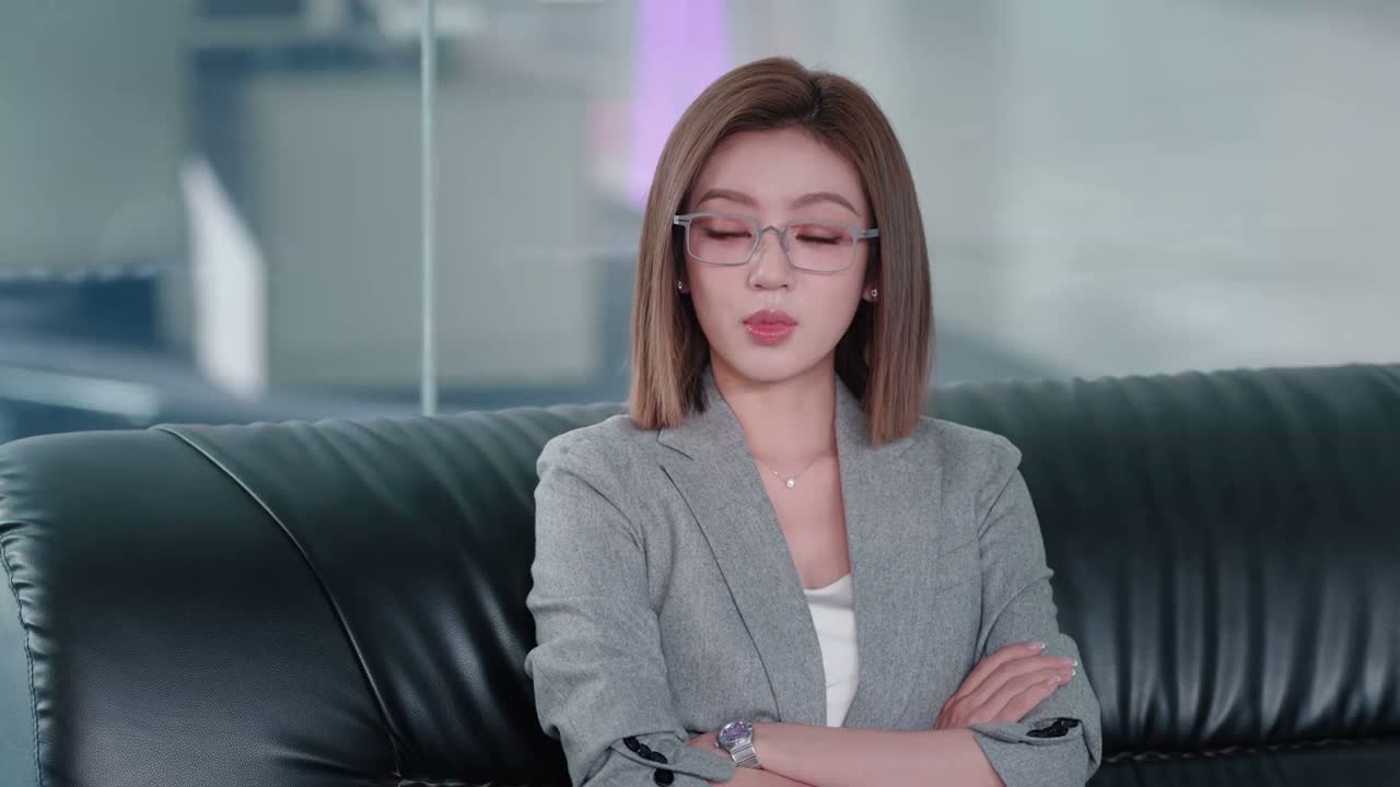 不是你说有事要跟我商量吗