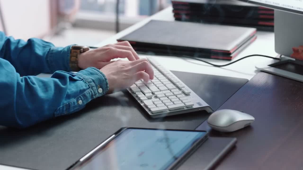 可以留下你的收款码 我给你转一点生活费 黄哥