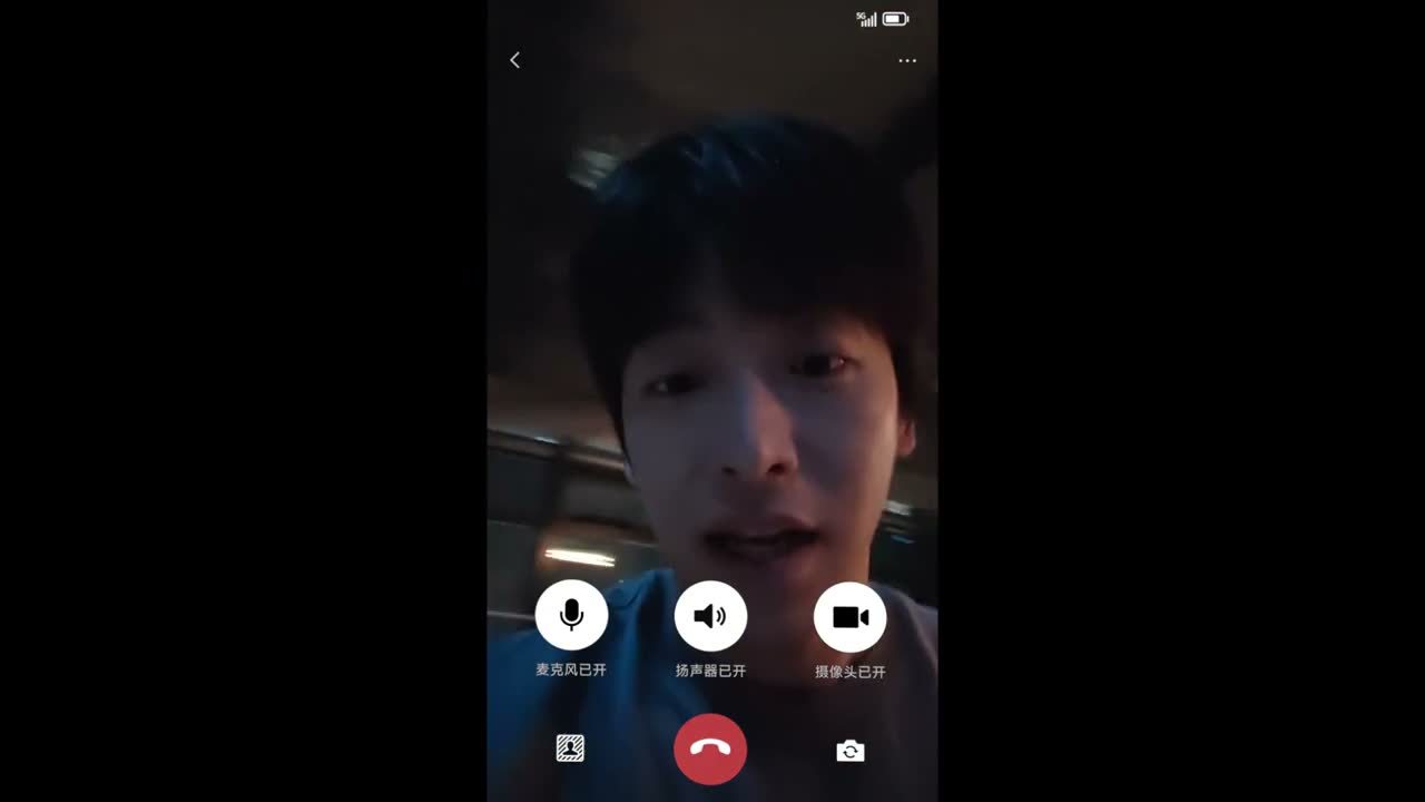你看 我就跟你说吧 这大工程啊 且得装一阵呢