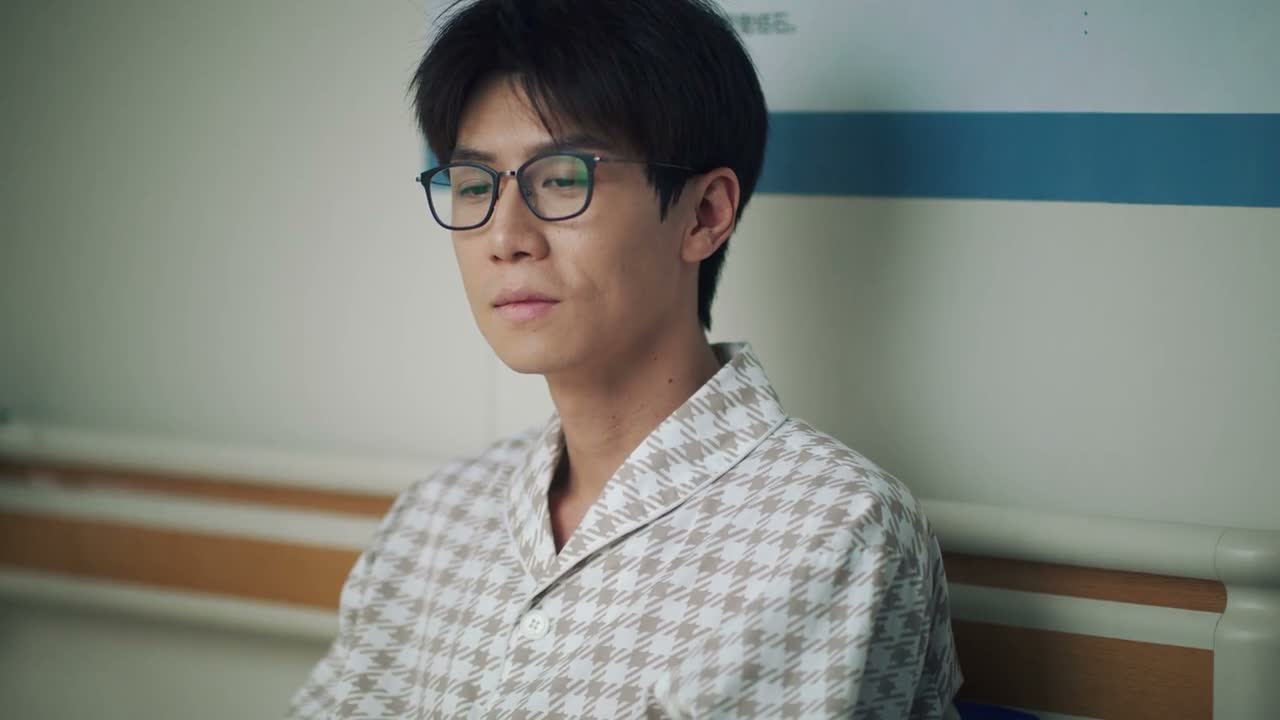 看着对方傻笑