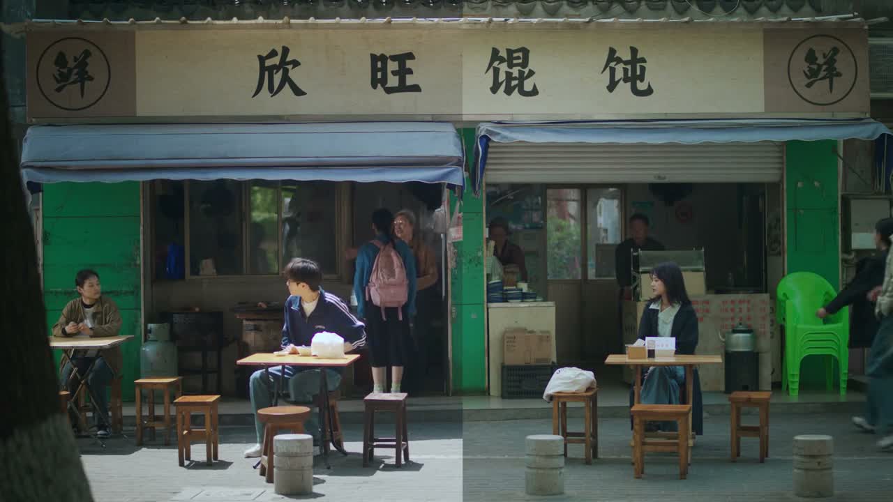 要两碗馄饨 好 来 这边走