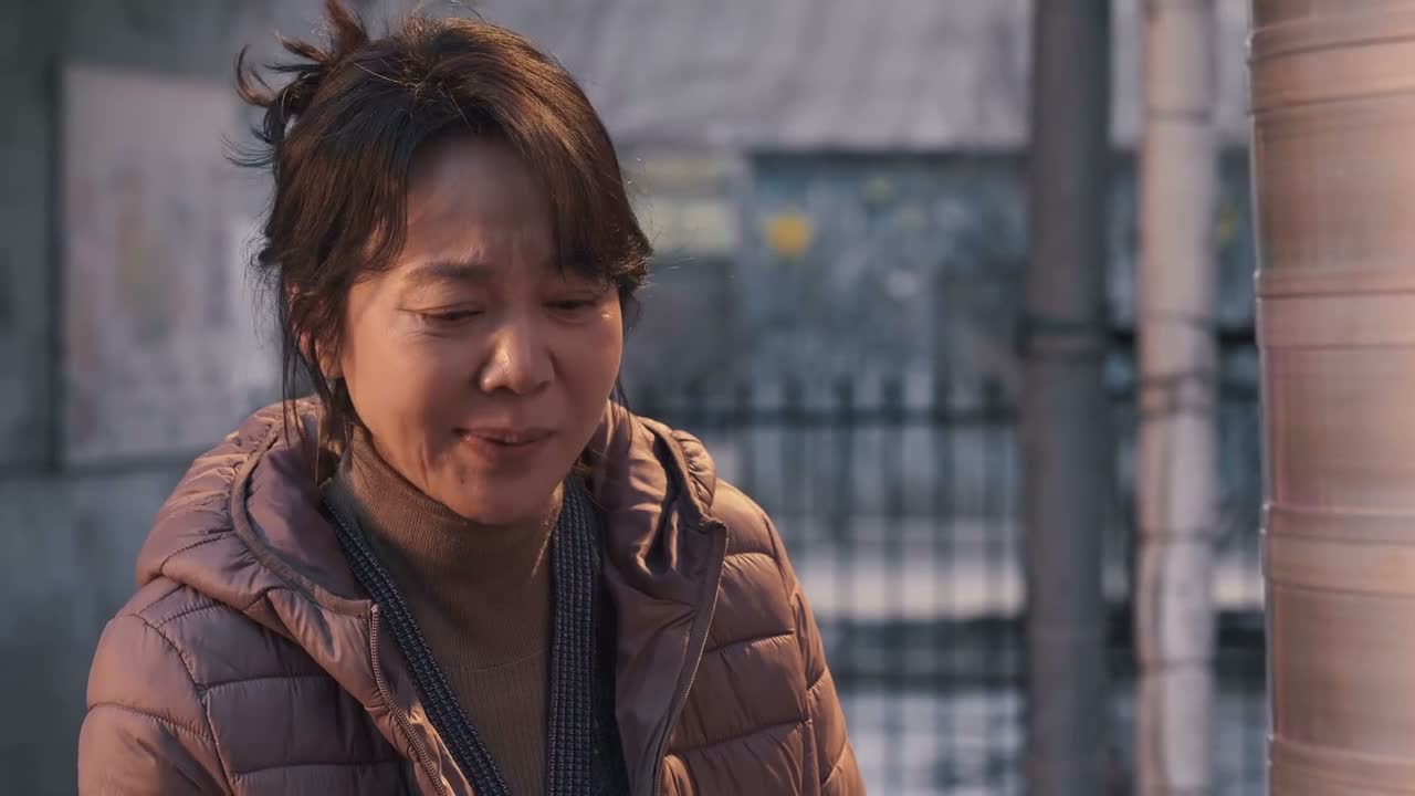 两百就两百 拿钱 行 是吧