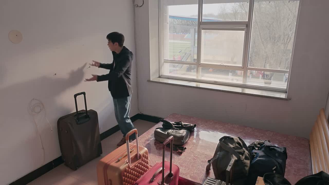 也没个书柜 椅子 椅子 没有