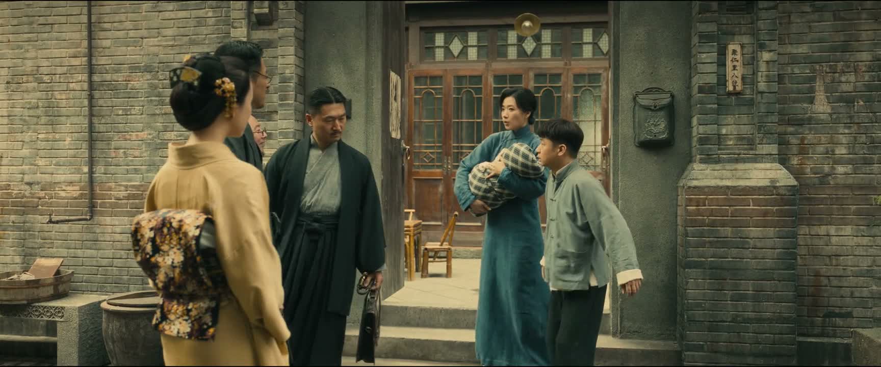 这是我们的房子 我们可没有把房子卖给你们