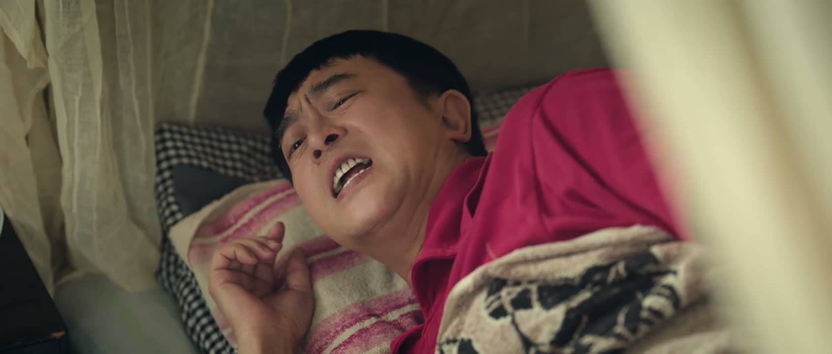 打篮球摔了嘛