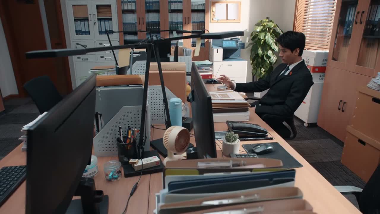 她不会离开津点了吧