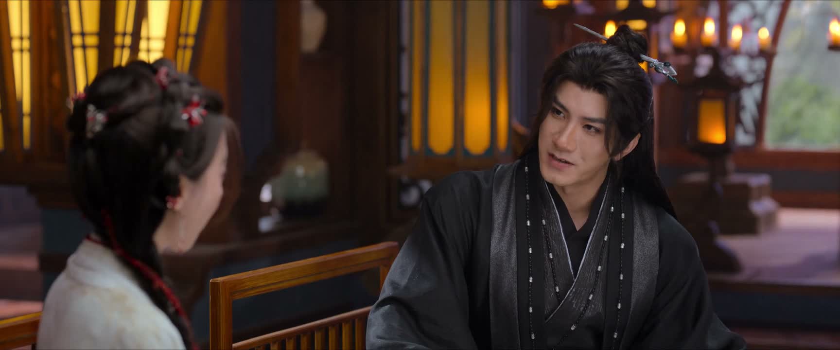师妹身旁的高人前辈