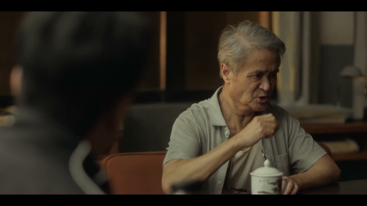 看到那个女的 长得是一模一样啊