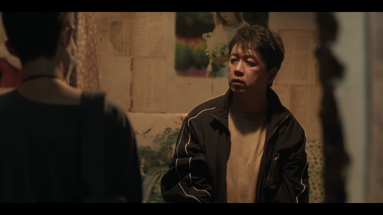 难道是想把柜子给挪出去?