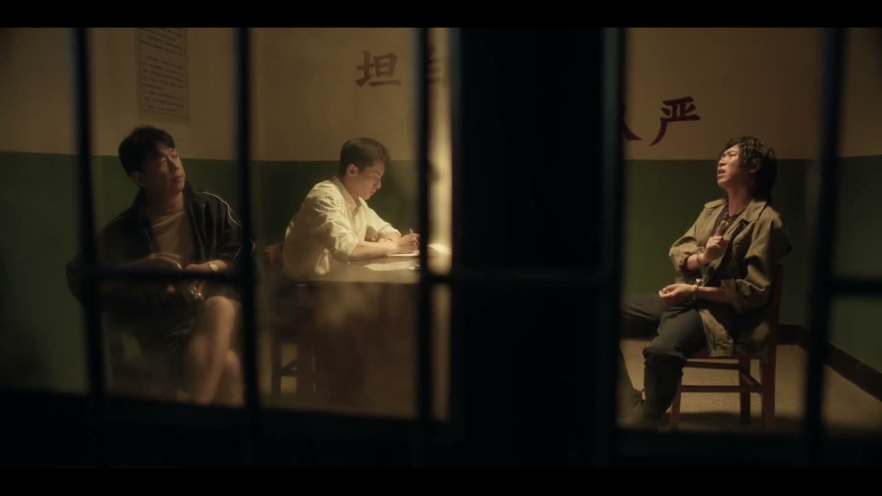 我对他是客客气气的哈