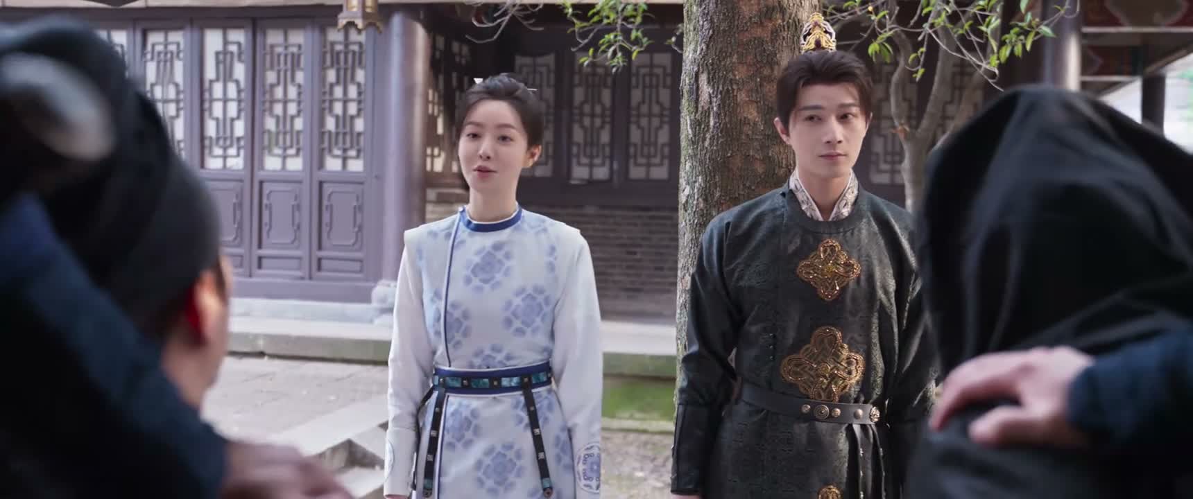 安郡王盯这俩装神弄鬼的很久了