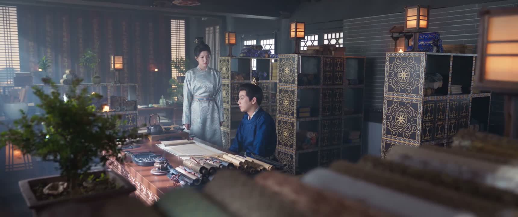 牵强附会地编出一堆流言