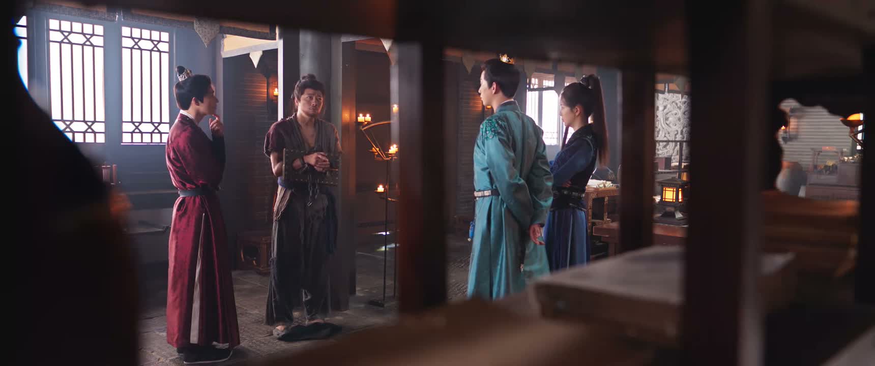 一户富庶的人家门前