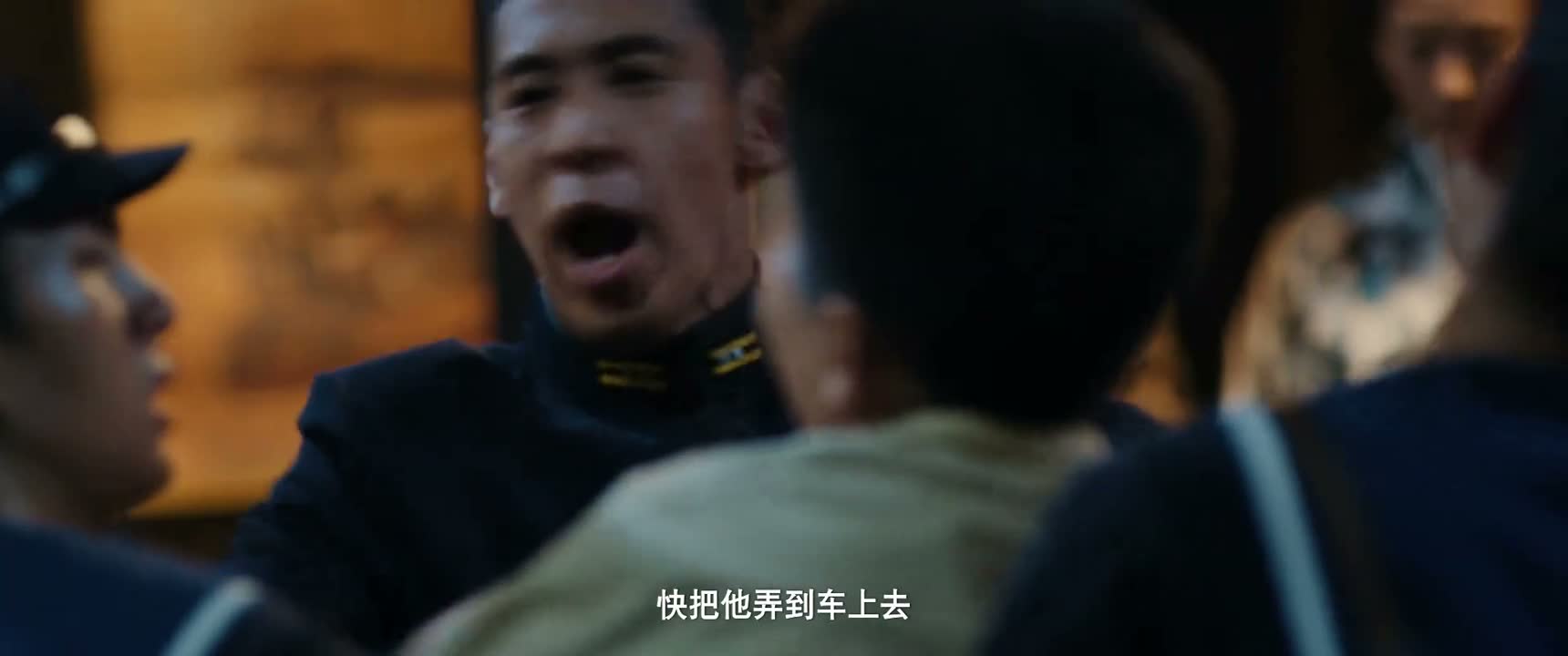 快把他弄到车上去
