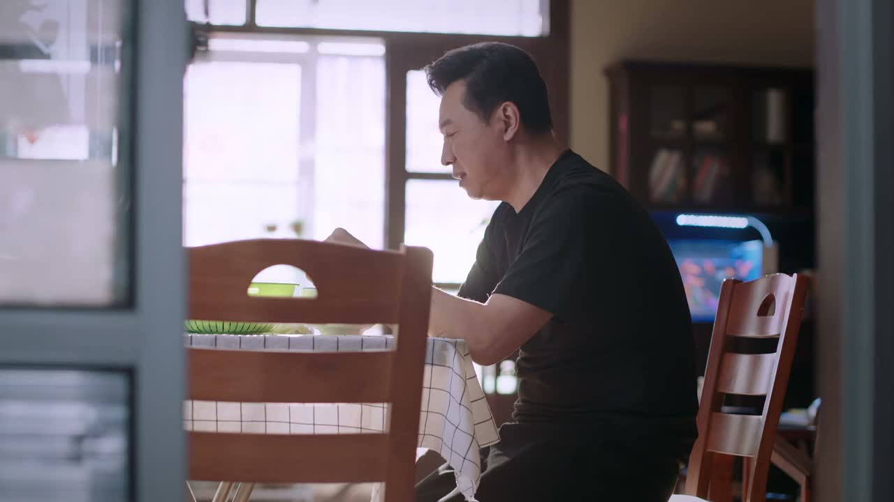 凌霄就是太敏感了
