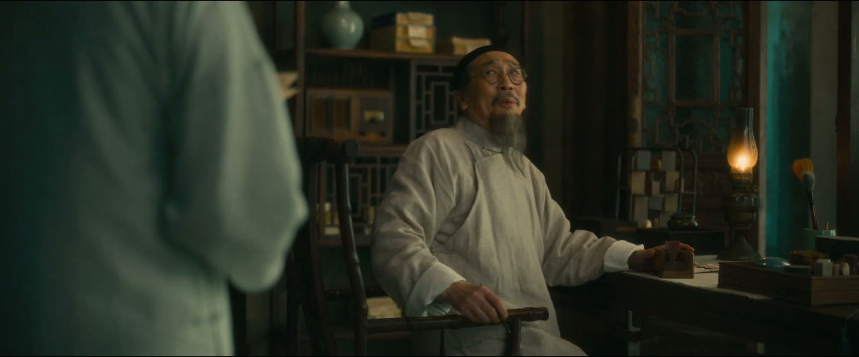 我们一块等他回来