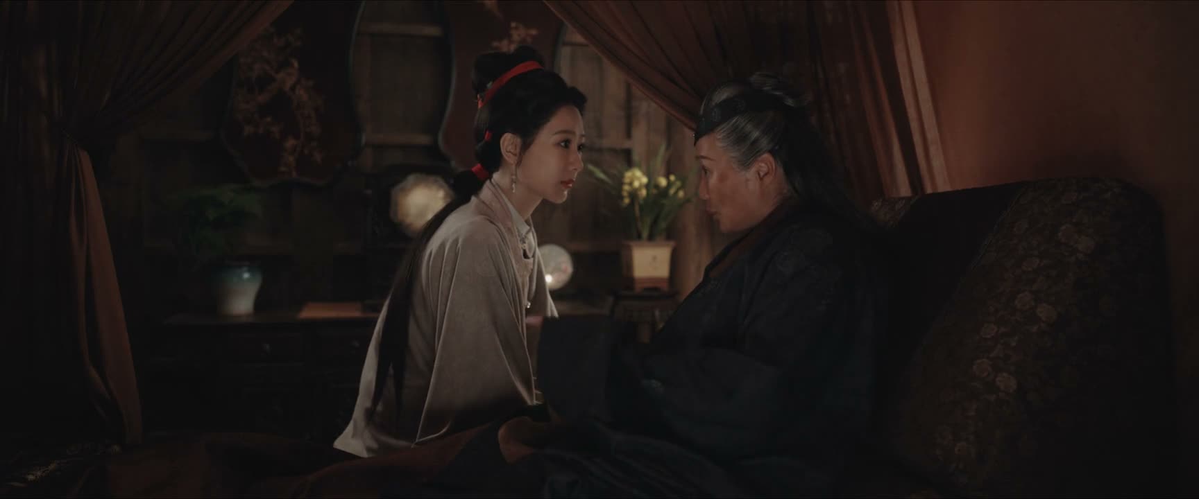 你都不能跟她说半个字