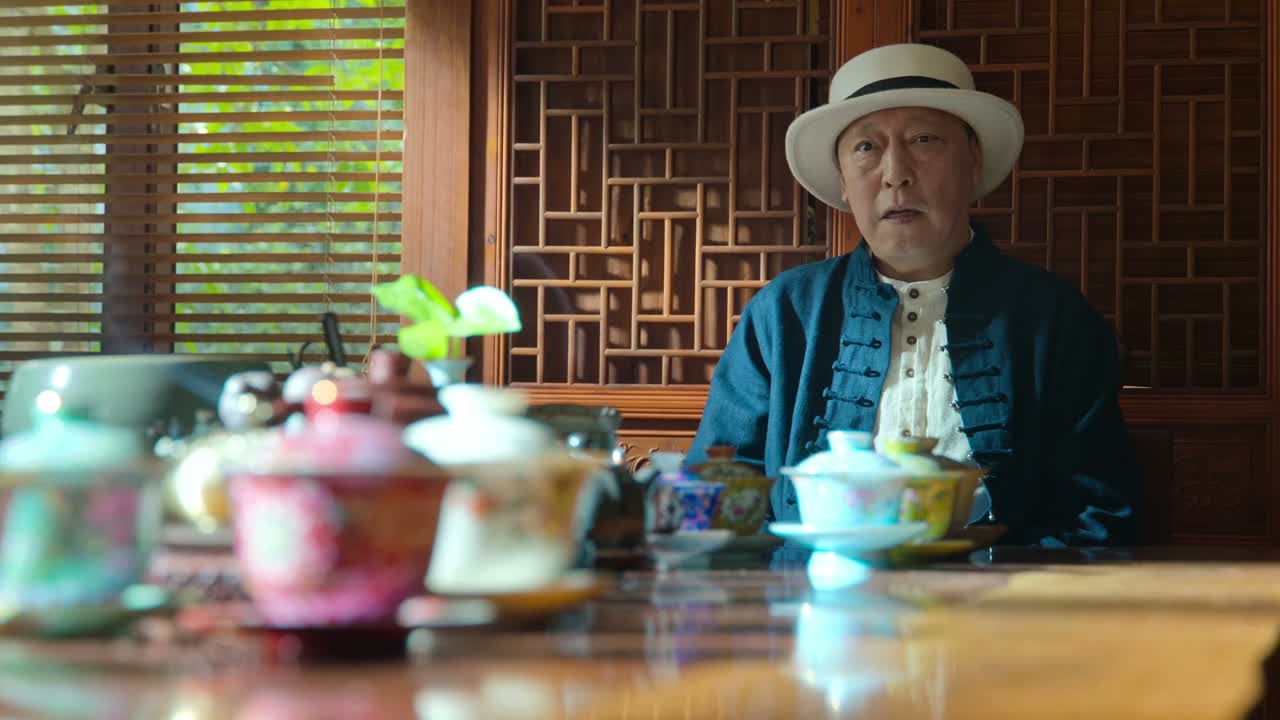 让她当面 给你好好赔礼道歉