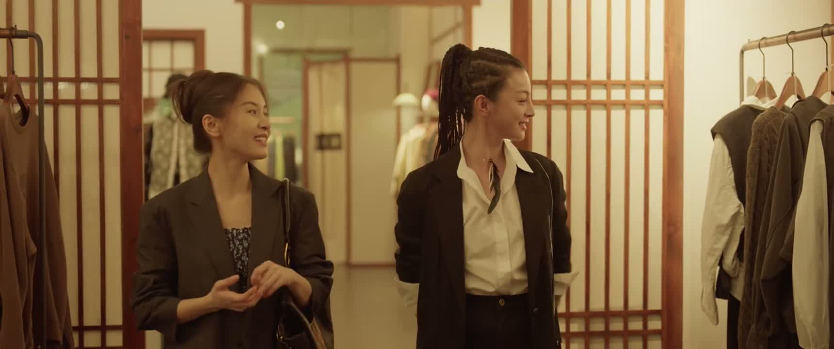 跟我有什么好客气的呀