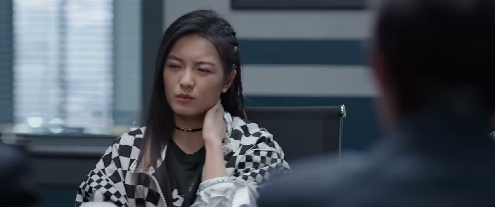 摸着好像是金属的吧