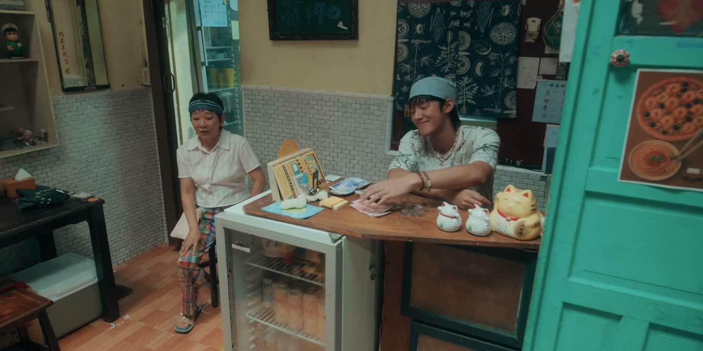 他是卡到阴了啦  唉呦喂