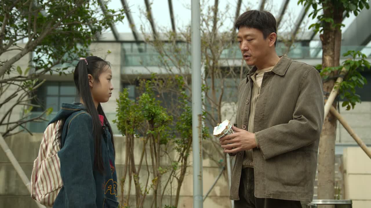 爸知道刚才你受委屈了