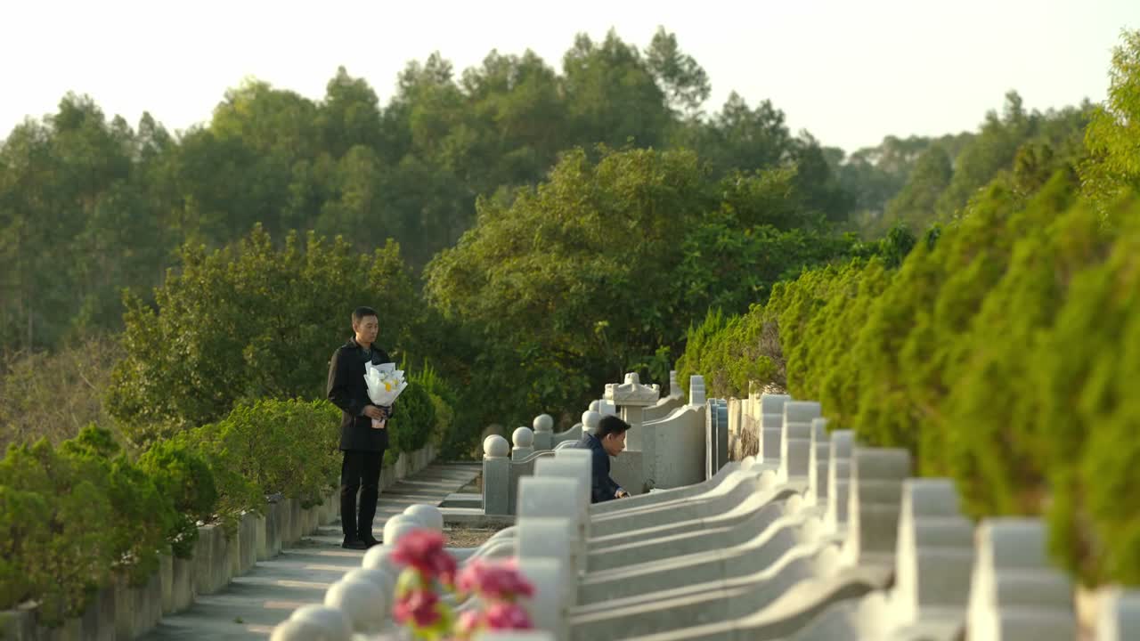 第一次看你带花来