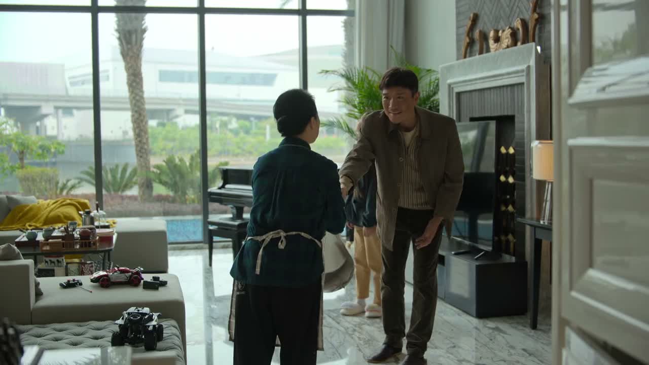你稍等一下 行