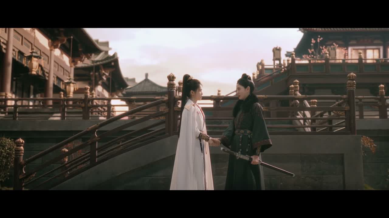 - 你这样怪不好意思的 - 怕什么?