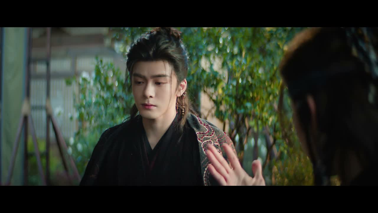 怎么在袋子里还咬人啊?