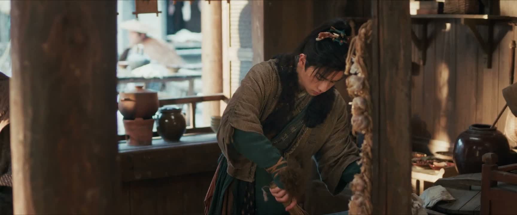 被她叔叔挂在花满楼打杂